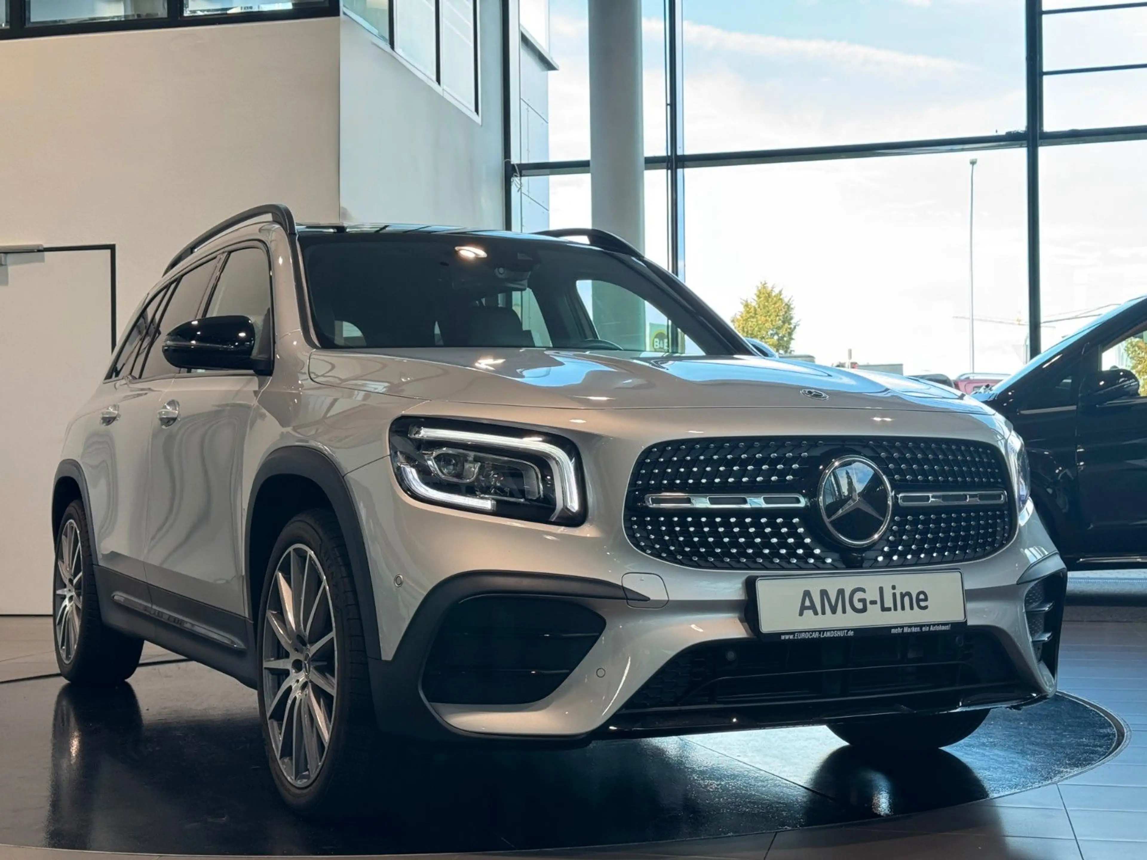 Mercedes-Benz GLB 250 4M AMG-Line Night-P. Pano DISTRONIC AHK — photo 3