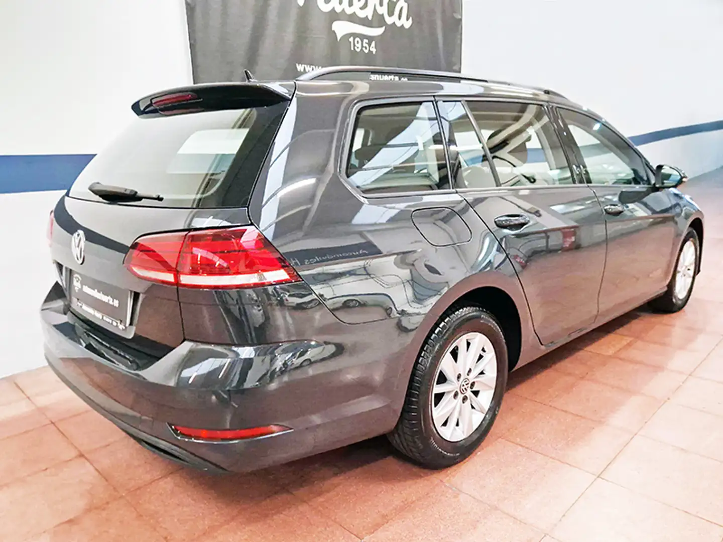 Volkswagen Golf Variant 1.6TDI Last Edition Plateado - 2