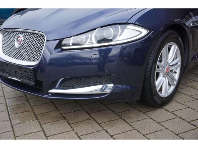 Jaguar XF 2.2 Diesel Aut. Navi Xenon Temp. SHZ Kamera PDC El