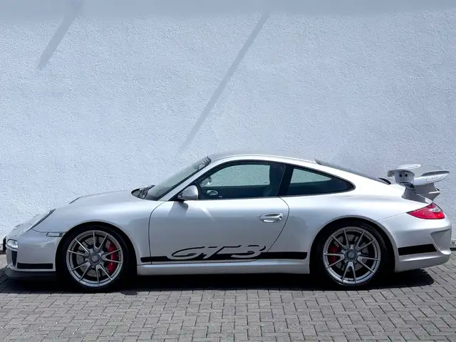 Porsche 911 view 8