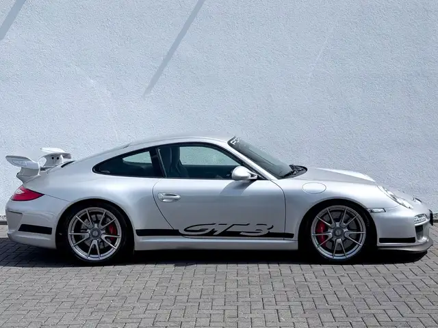 Porsche 911 view 4