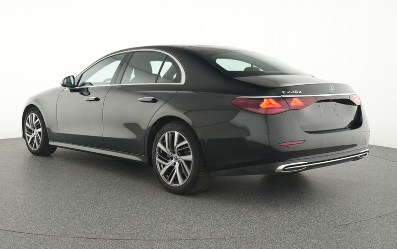 Mercedes-Benz E 220 d Avantgarde DIGITAL MEMO 360° DISTR+ MBUX — photo 4