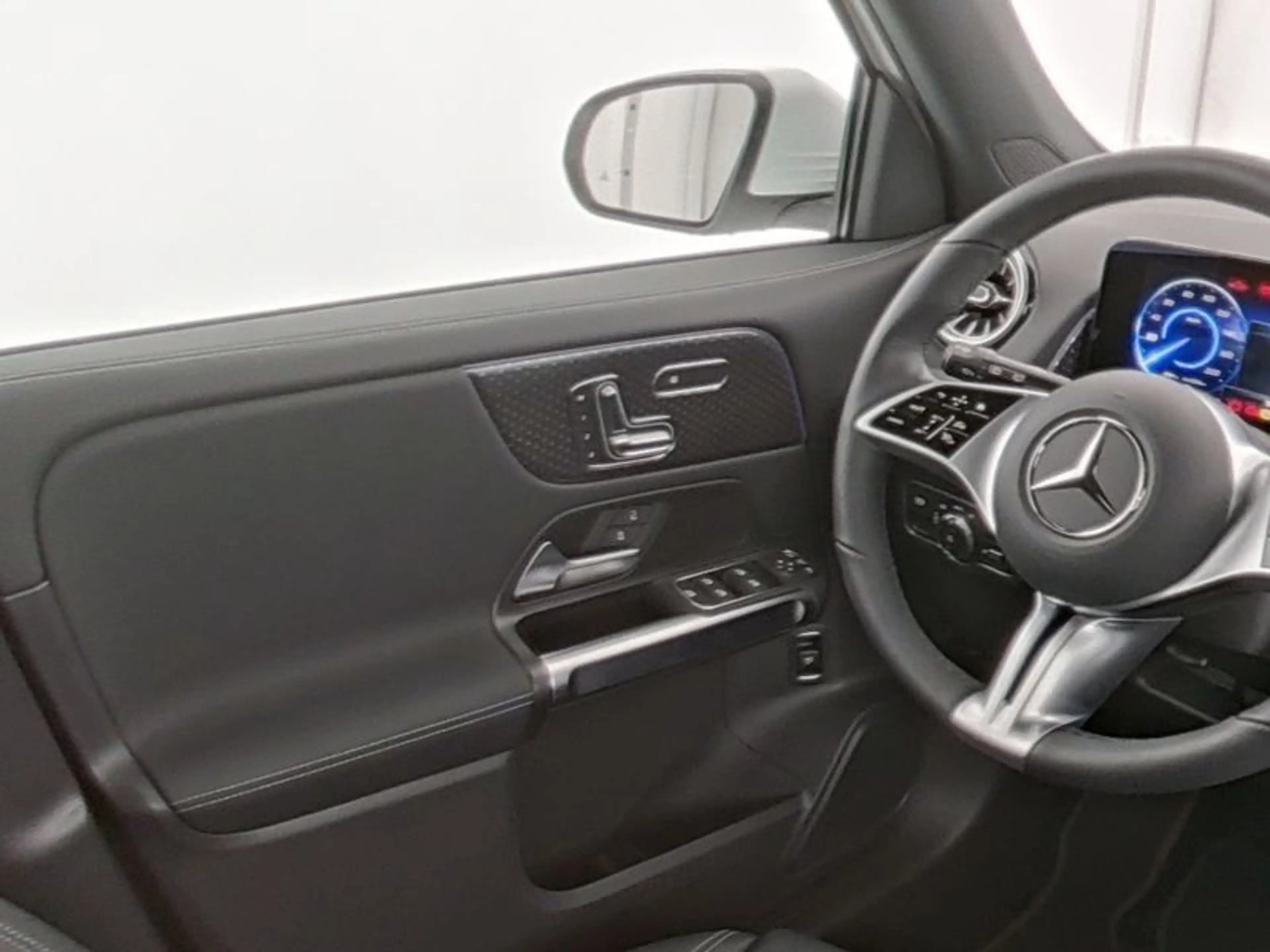 Mercedes-Benz EQB 350 4M PROGR-ADV MEMORY DISTRONIC WINTER VZA — photo 6