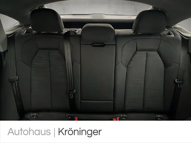 Audi Q5 view 10