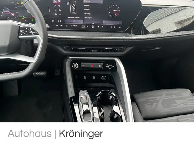 Audi Q5 view 14