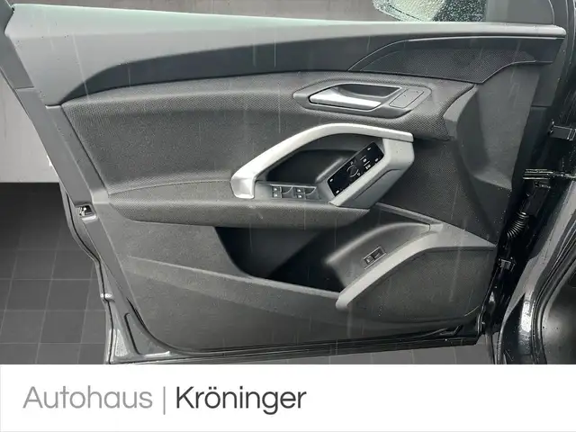 Audi Q5 view 8