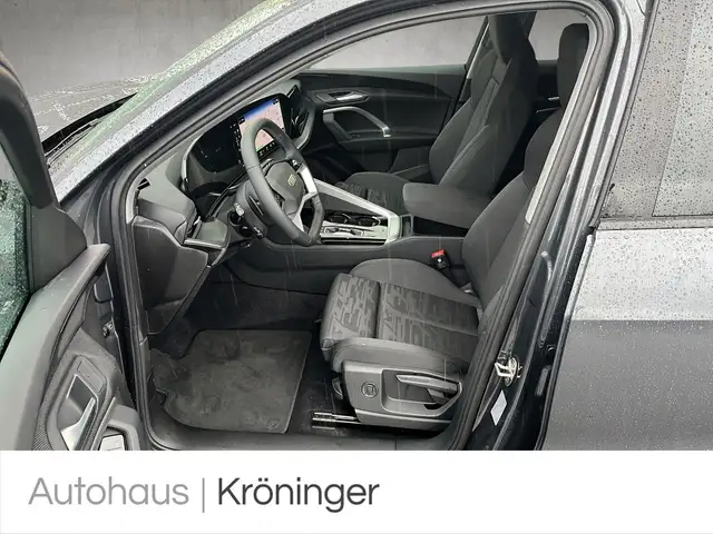 Audi Q5 view 7