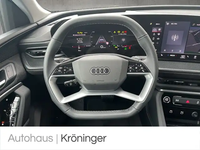 Audi Q5 view 11