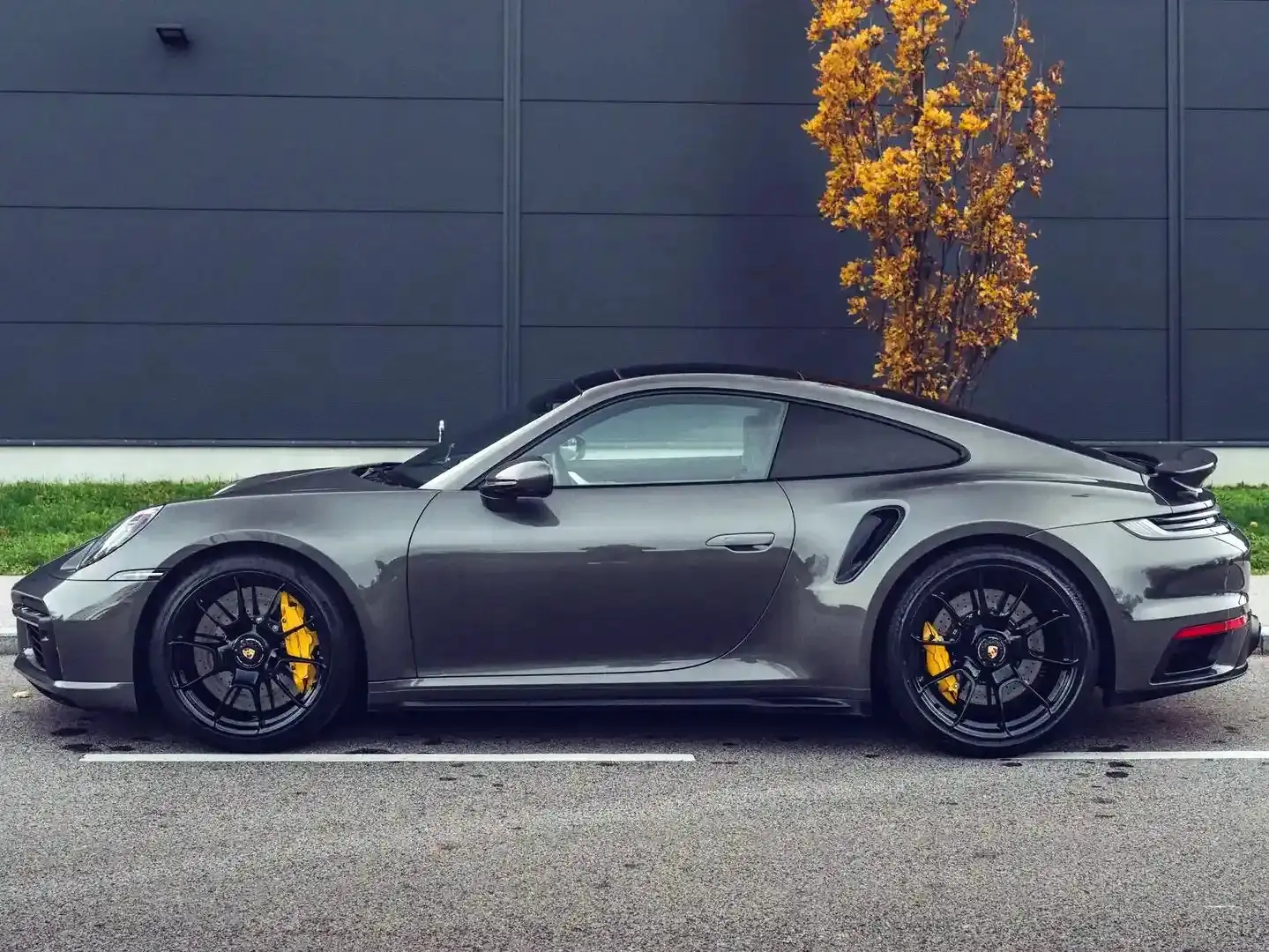 Porsche 992 Turbo S Coupe Grau - 2