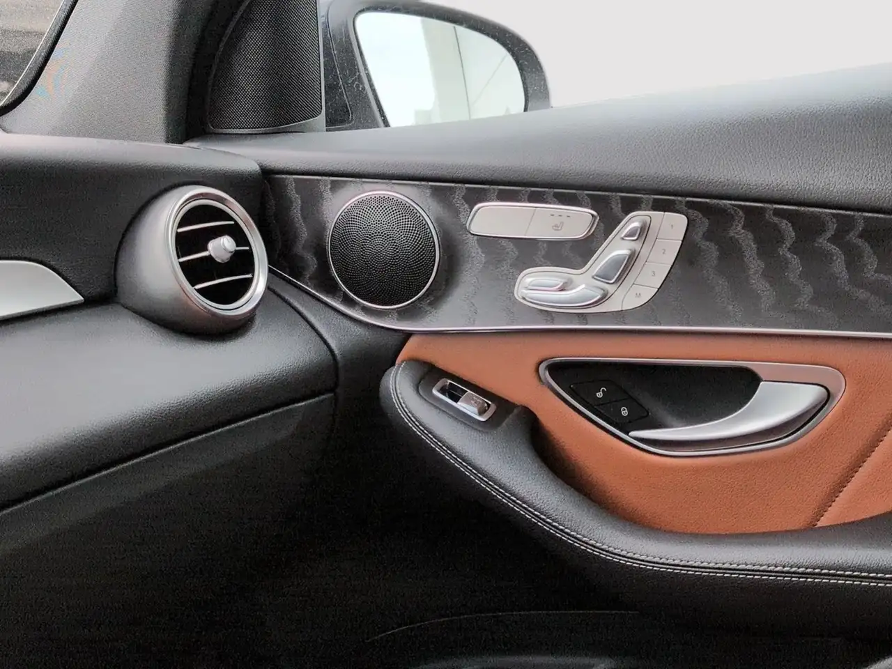 Mercedes-Benz GLC photo Mercedes-Benz GLC