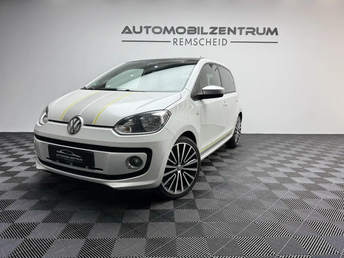 Volkswagen up! PANO*NAVI*SITZHEIZUNG*LEDER*STREET UP* Blanc - 1