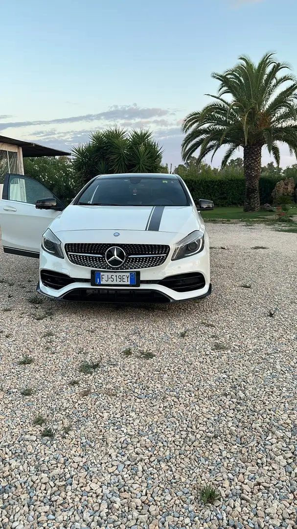 Mercedes-Benz A 200 Premium AMG - 1