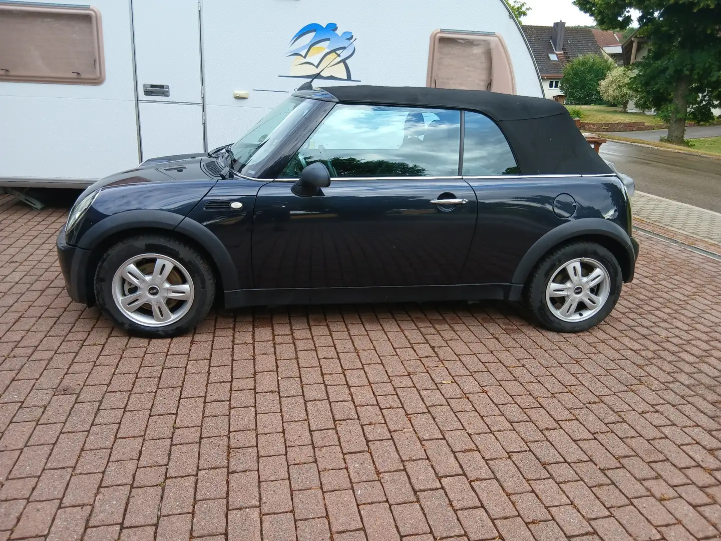 MINI One Cabrio One Schwarz - 1