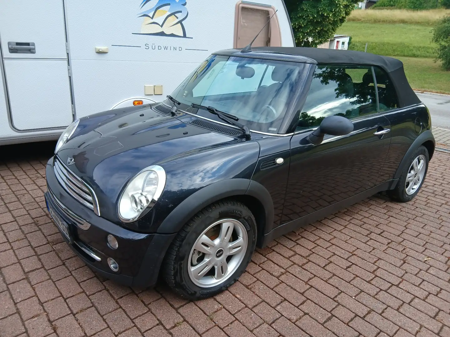 MINI One Cabrio One Schwarz - 2