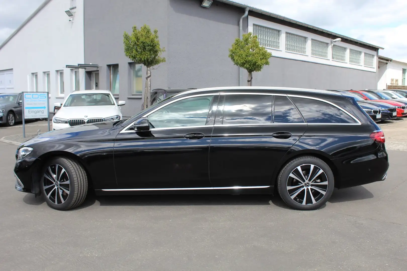 Mercedes-Benz E 220 d T-Mod. 4Matic+Exclusive+Agility+AHK+Leder Schwarz - 1