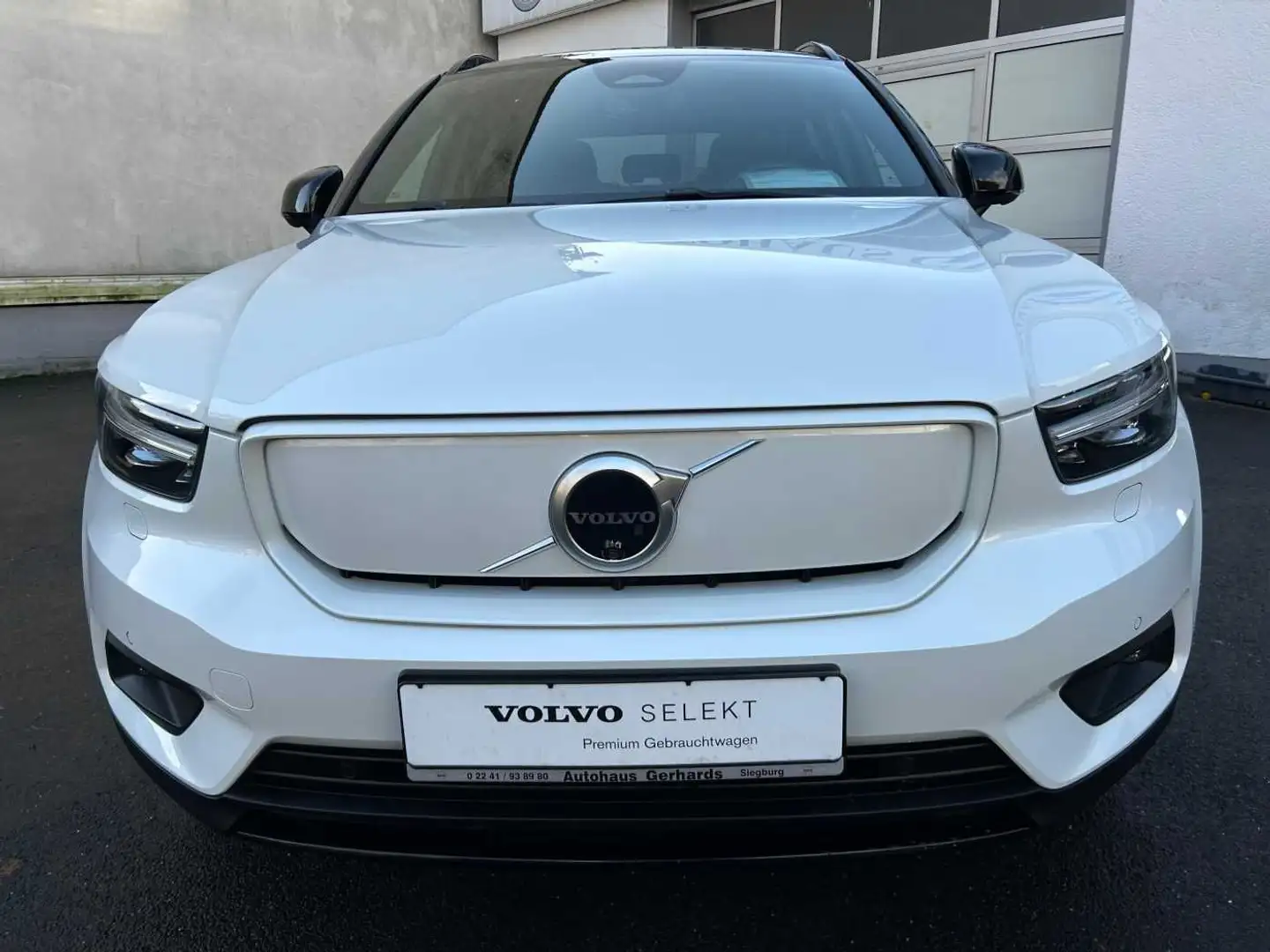 Volvo XC40 Pure Electric P8 AWD R-Design, Pano, AHK, A Weiß - 2