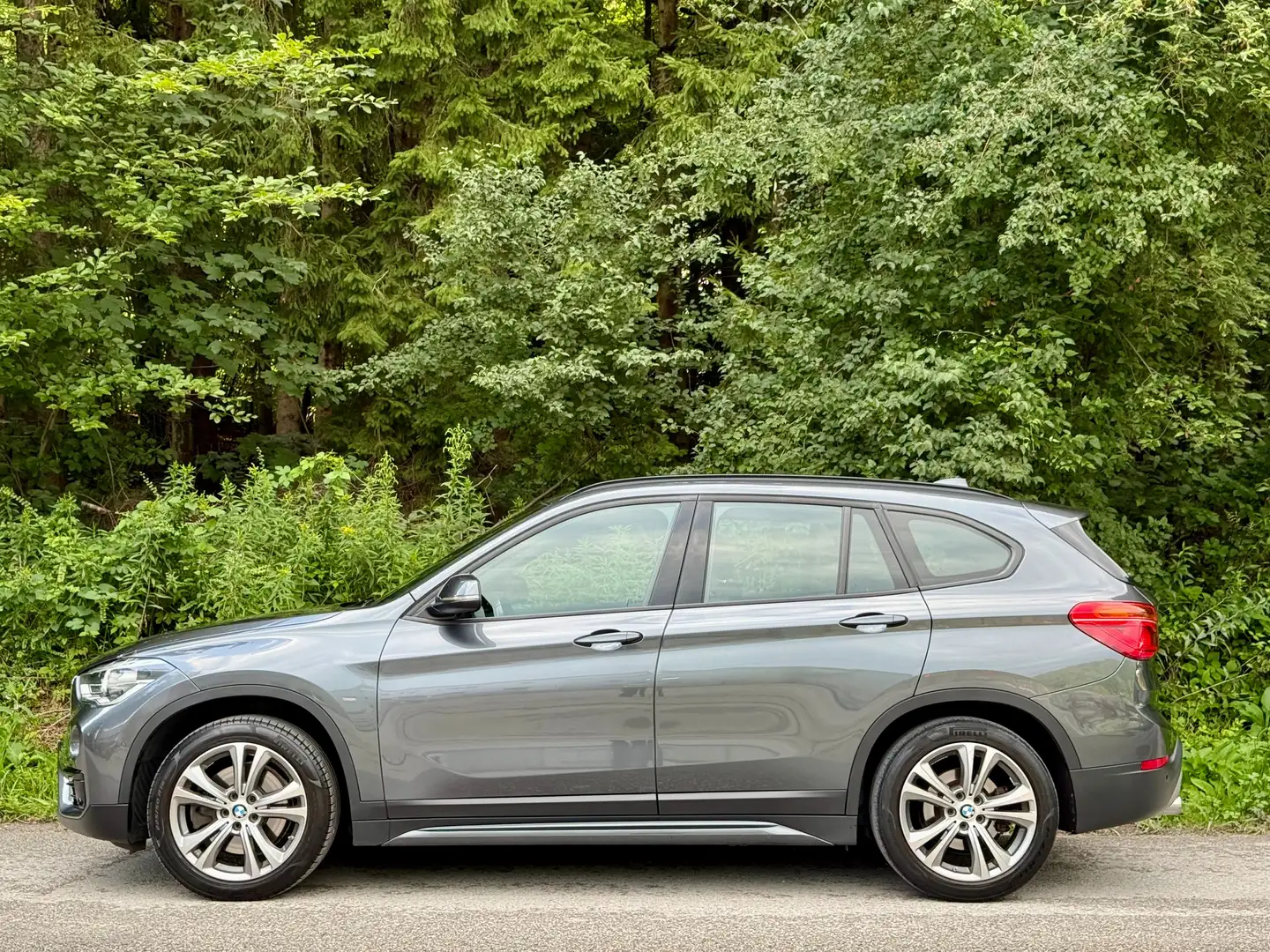 BMW X1 xDrive 20 d Sport Line*PANO*ALLRAD*LEDER*HARMAN* Gris - 2