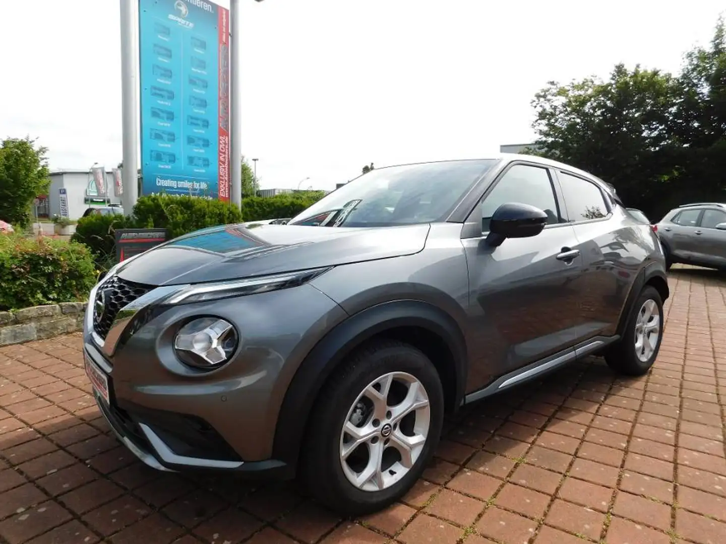 Nissan Juke 1,0 DIG-T N-Connecta 360° Kamera Navi SHZ LED Grijs - 1