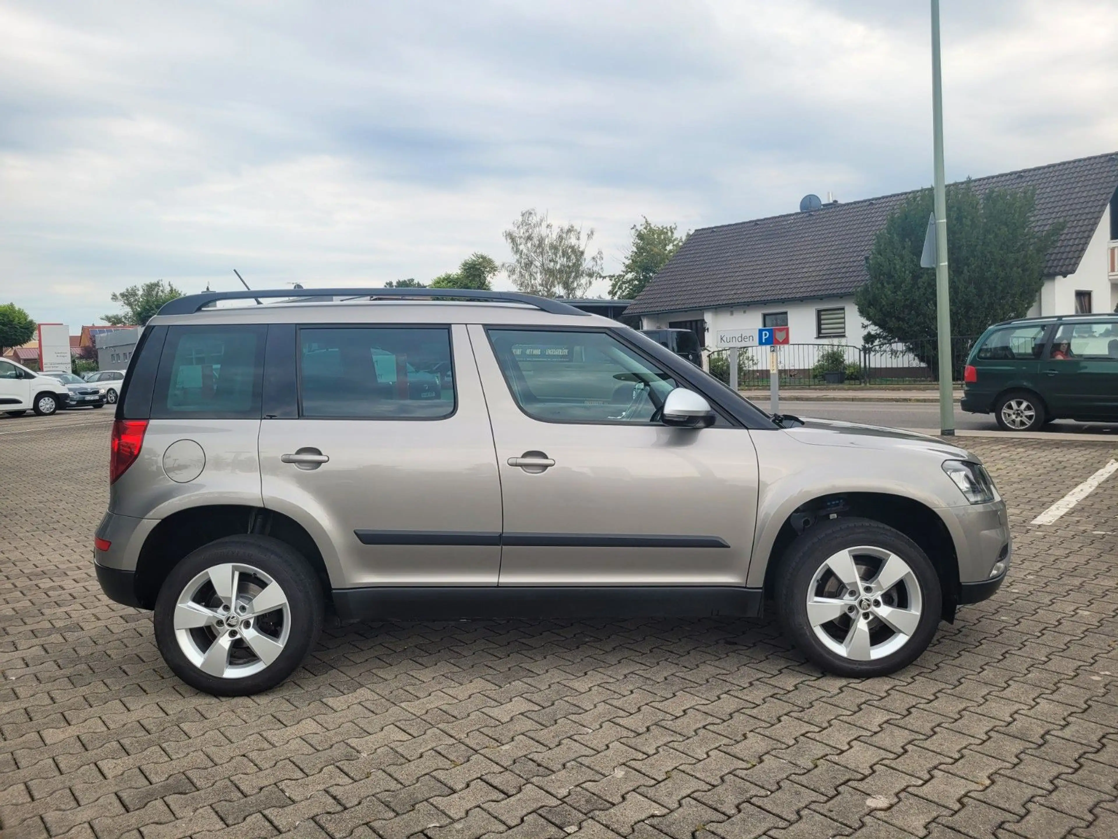 Skoda Yeti Ambition Outdoor *SHZ, PDC-h, Klima* — photo 2