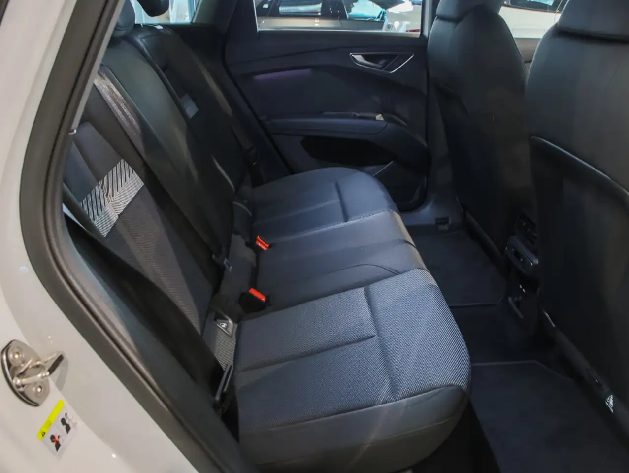 Audi Q4 e-tron 40 ACC CarPlay LED Navi RüKa Sitzh. 7