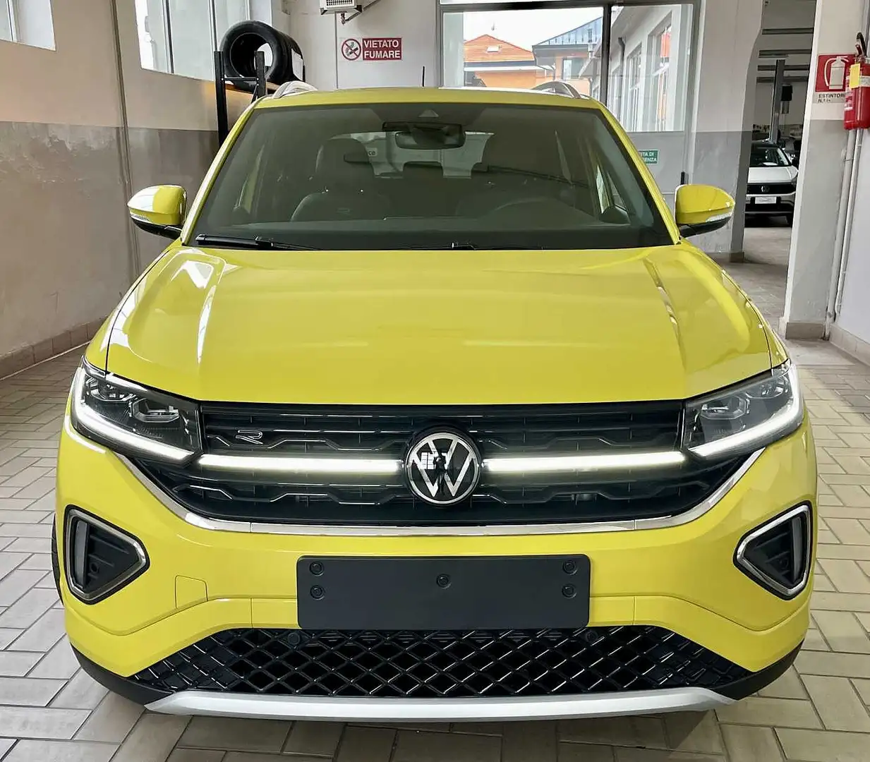 Volkswagen T-Cross 1ª serie 1.0 TSI 115 CV R-Line KM ZERO Giallo - 2