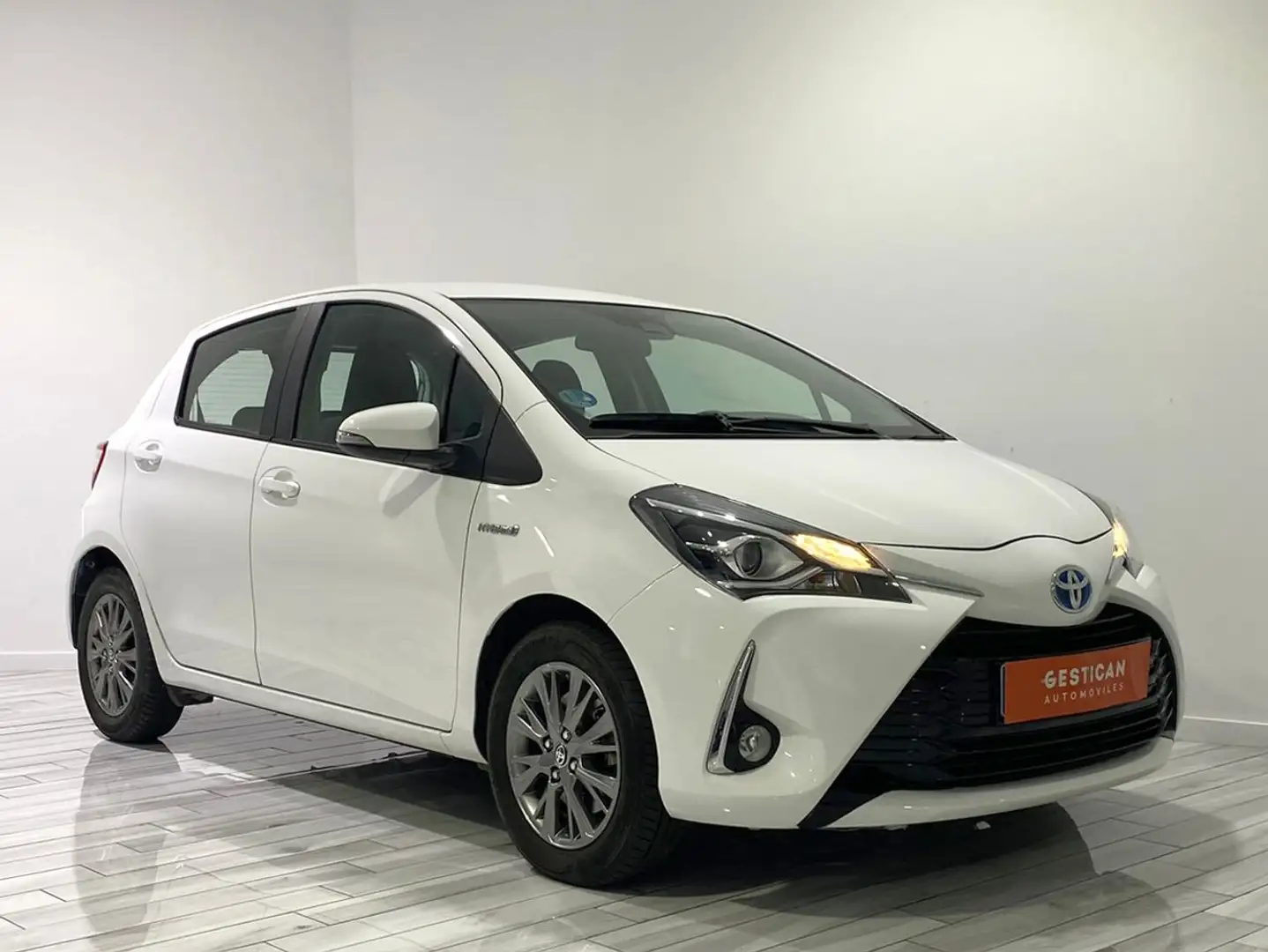 Toyota Yaris 1.5 100H Active Blanco - 2