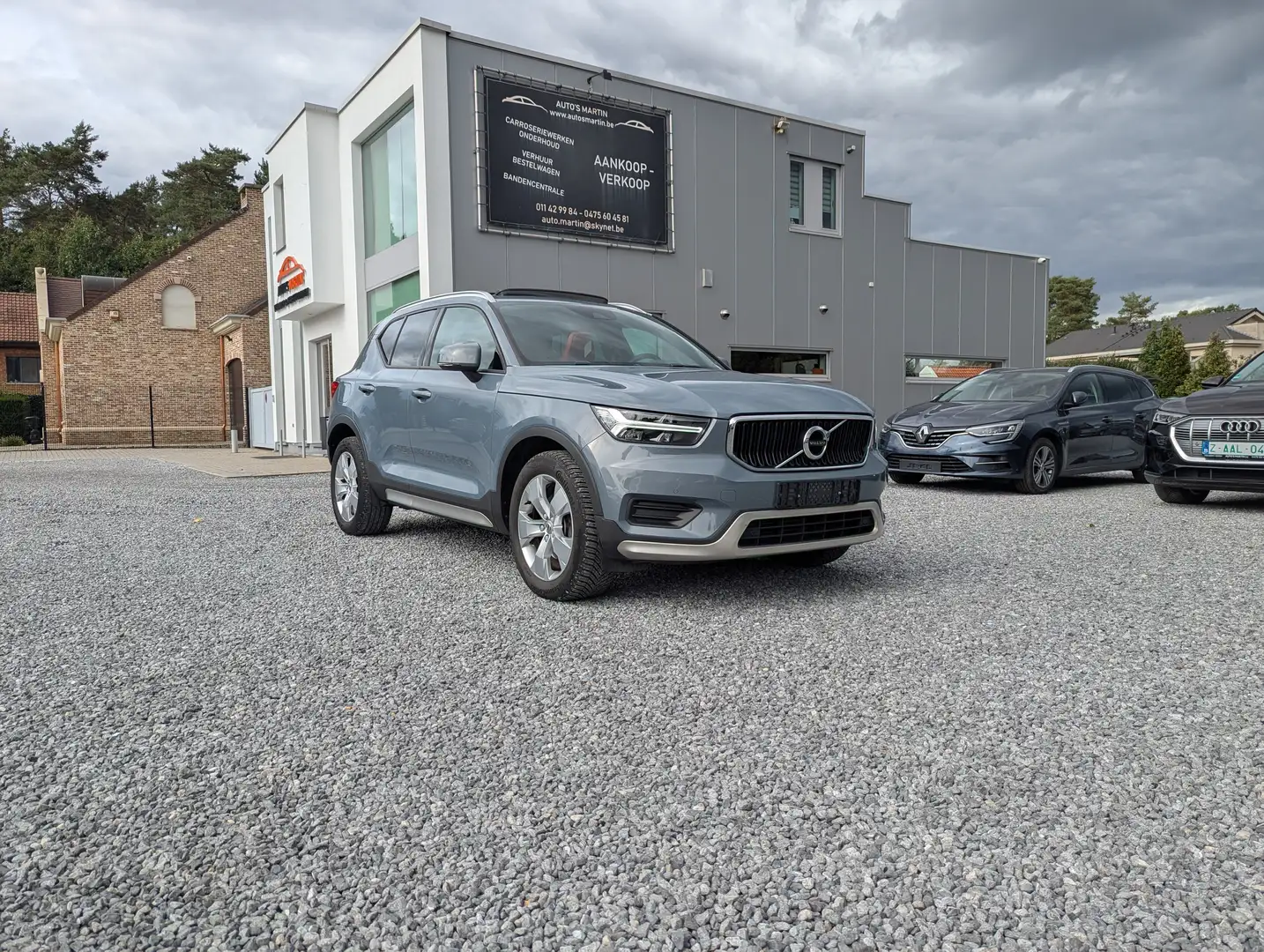 Volvo XC40 T4 Momentum Pro | PANO | LEER | NAVI/CARPLAY | Gris - 1