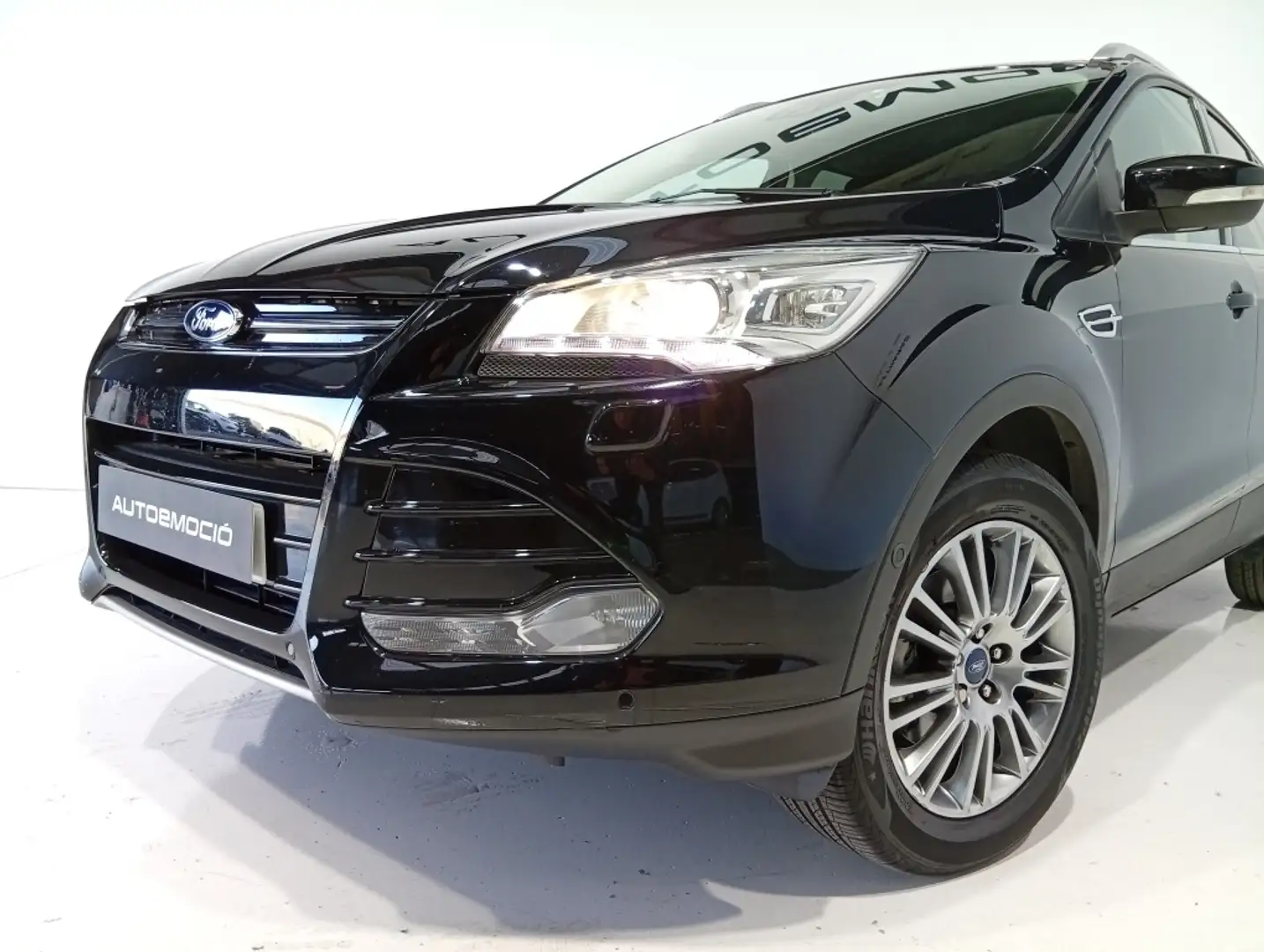 Ford Kuga 1.6 EcoB. Auto-S&S Titanium 4x2 150 Negro - 2