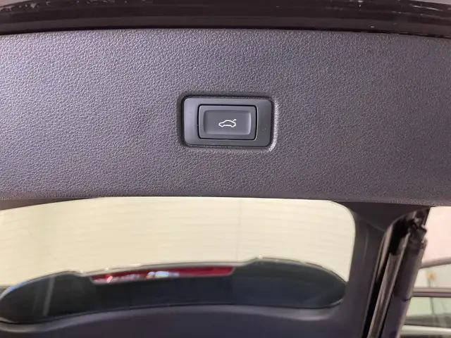 Audi Q5 view 8