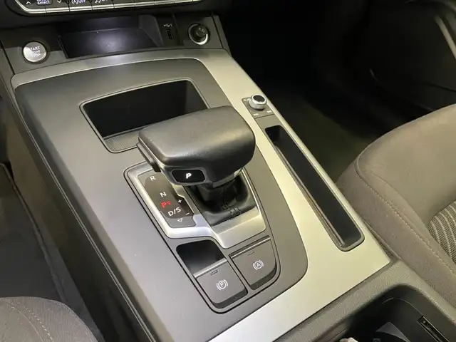 Audi Q5 view 9