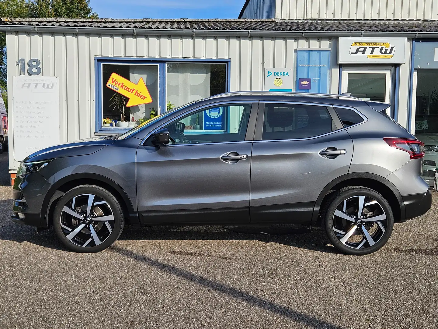 Nissan Qashqai 1.3 Automatik Tekna Akari Leder, Navi, Kamera, AHK Grau - 2