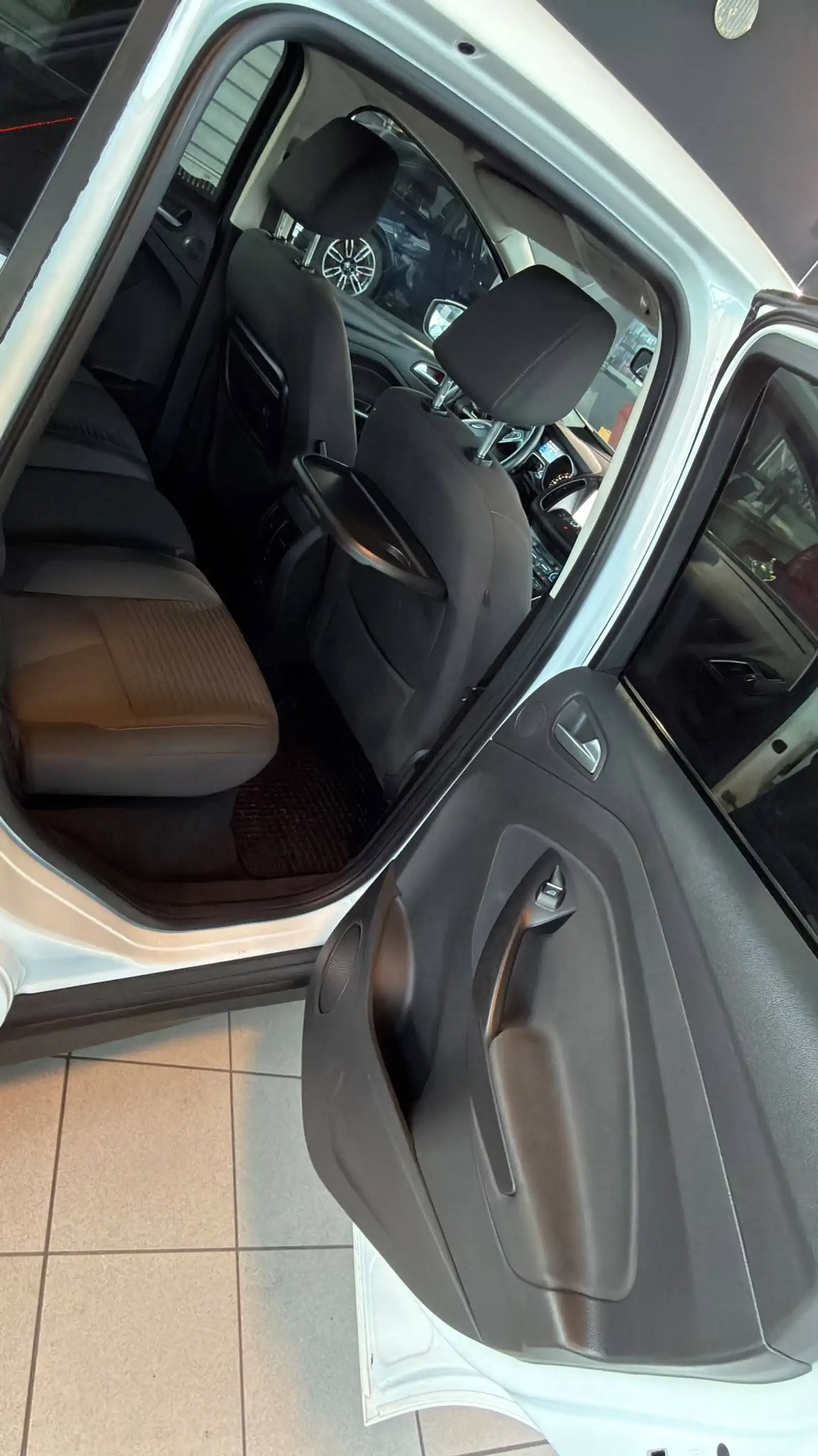 Ford C-Max Titanium — photo 15