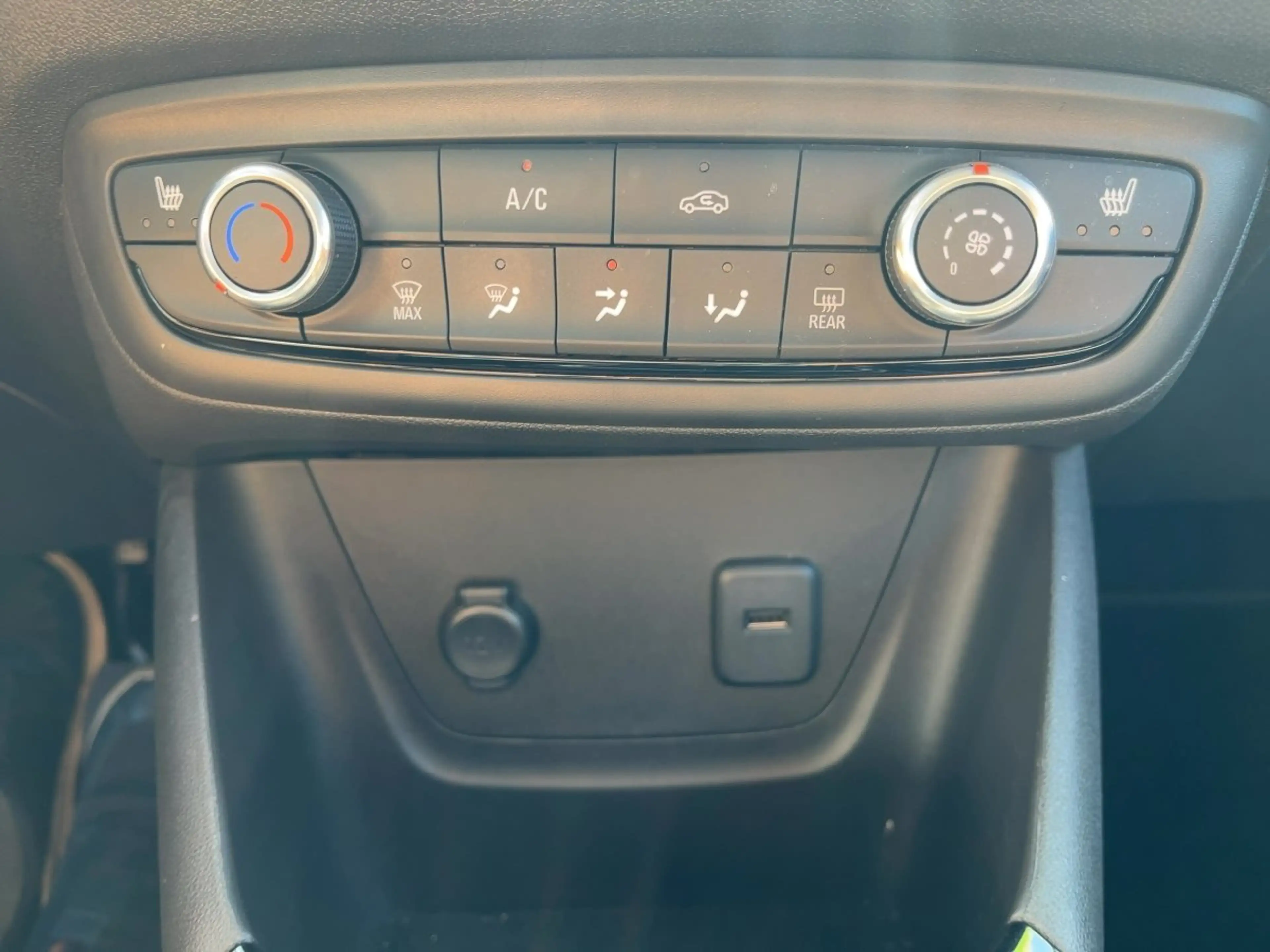 Opel Crossland 1.2 Enjoy LED/Klima/SHZ/LHZ/Kamera — photo 17