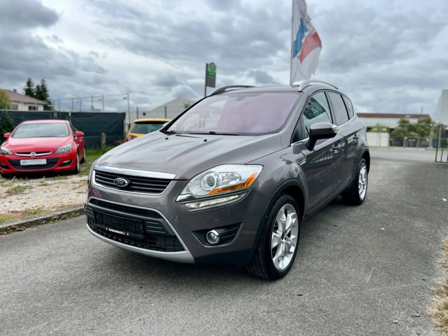 Ford Kuga Titanium*PANO+NAVI+TEILLEDER*TOP Braun - 1