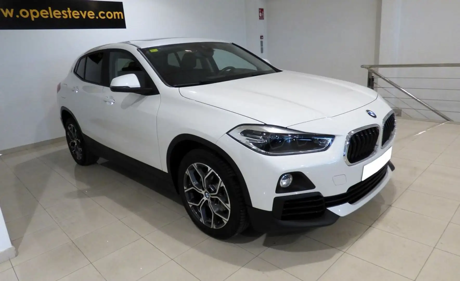 BMW X2 sDrive 18iA Blanco - 2