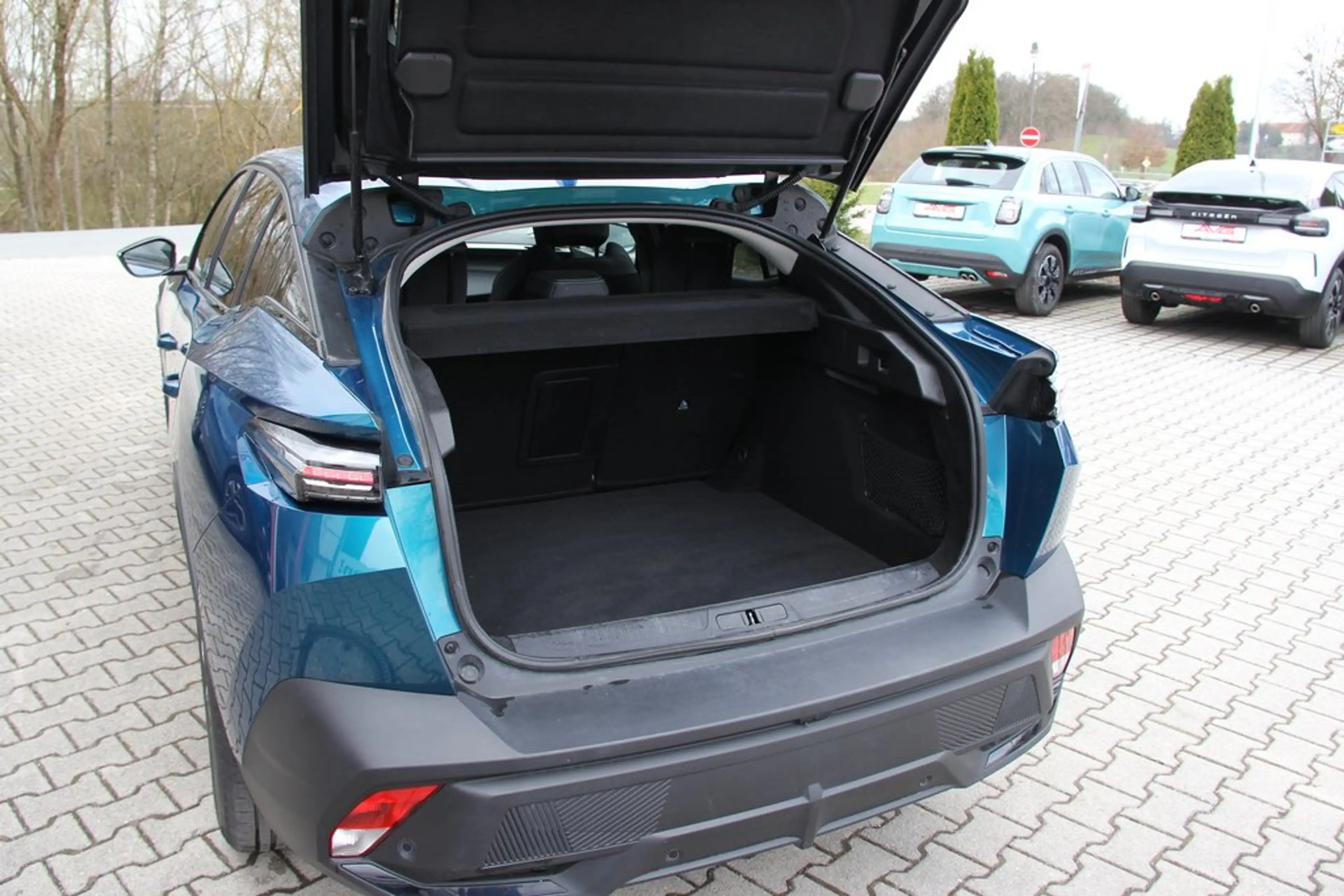 Peugeot 408 PHEV ALLURE LED AdapTemp CAM 19Z CAM — photo 14
