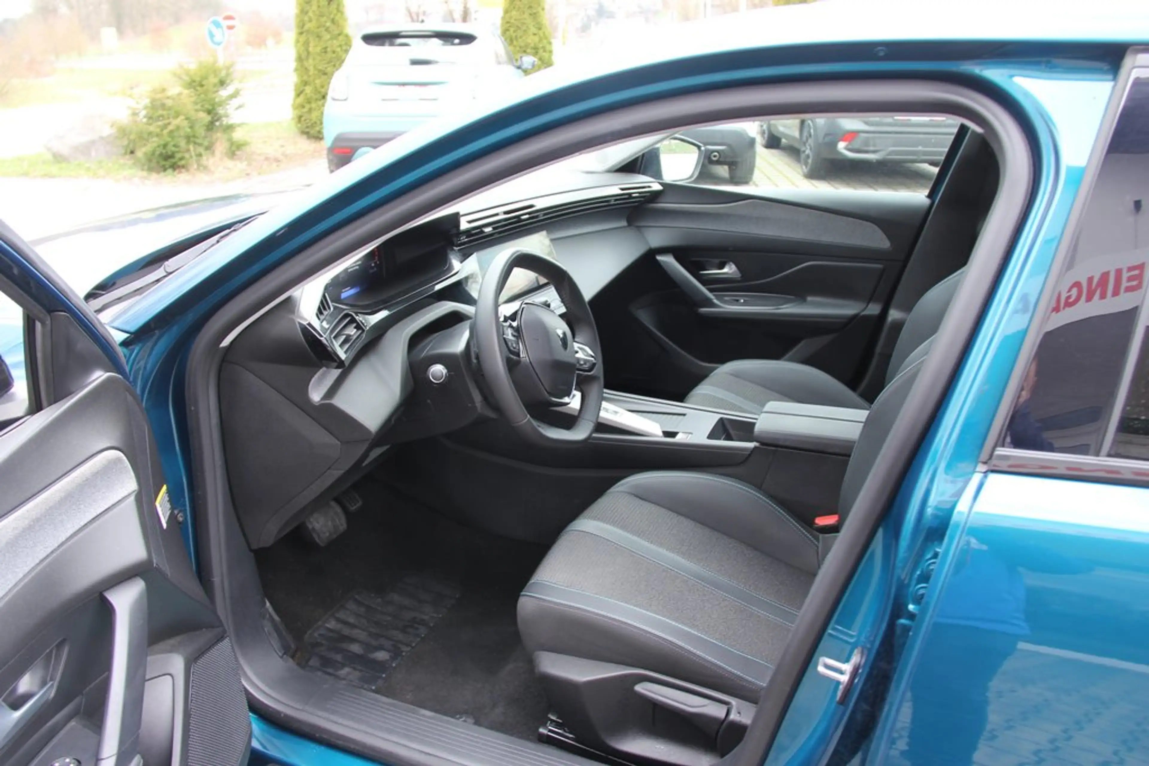 Peugeot 408 PHEV ALLURE LED AdapTemp CAM 19Z CAM — photo 8