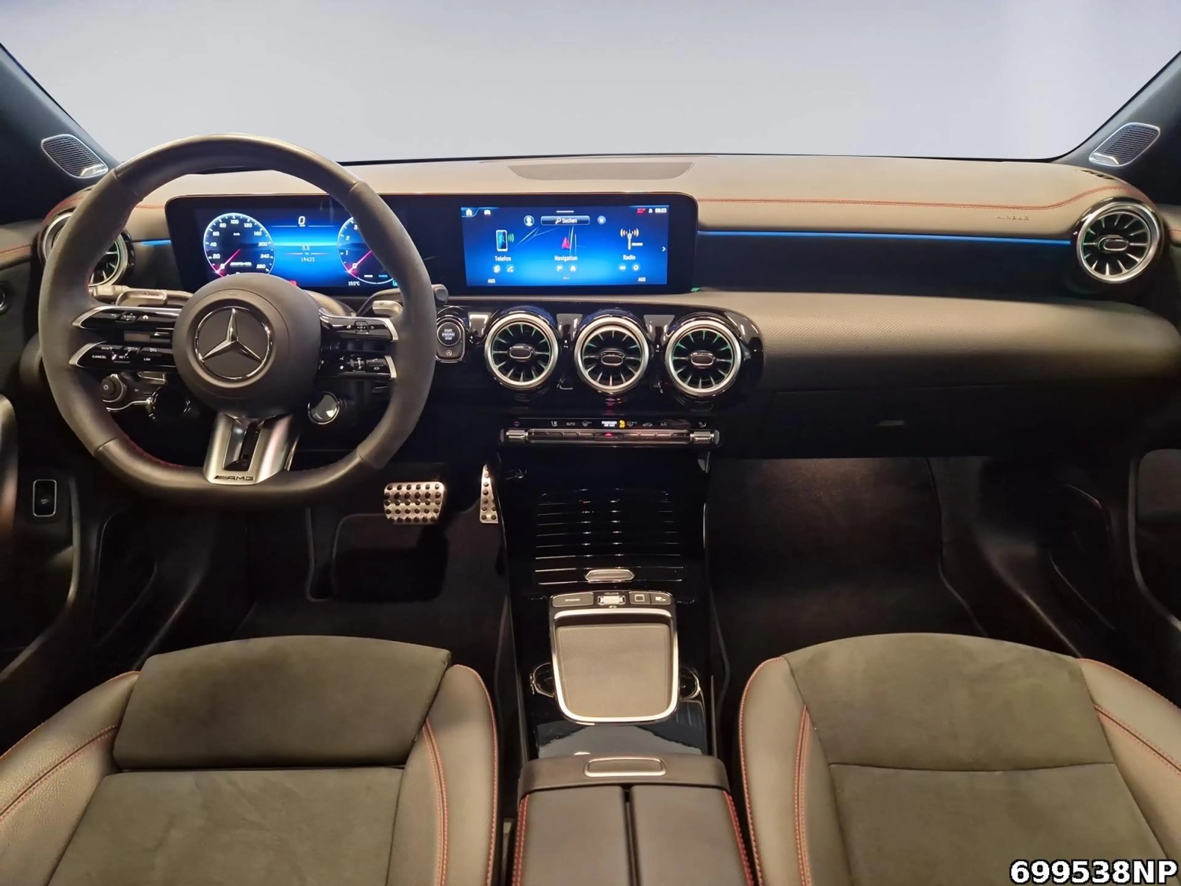 Mercedes-Benz CLA 35 AMG 4M Pano Night Burmester Multibeam 360 — photo 8