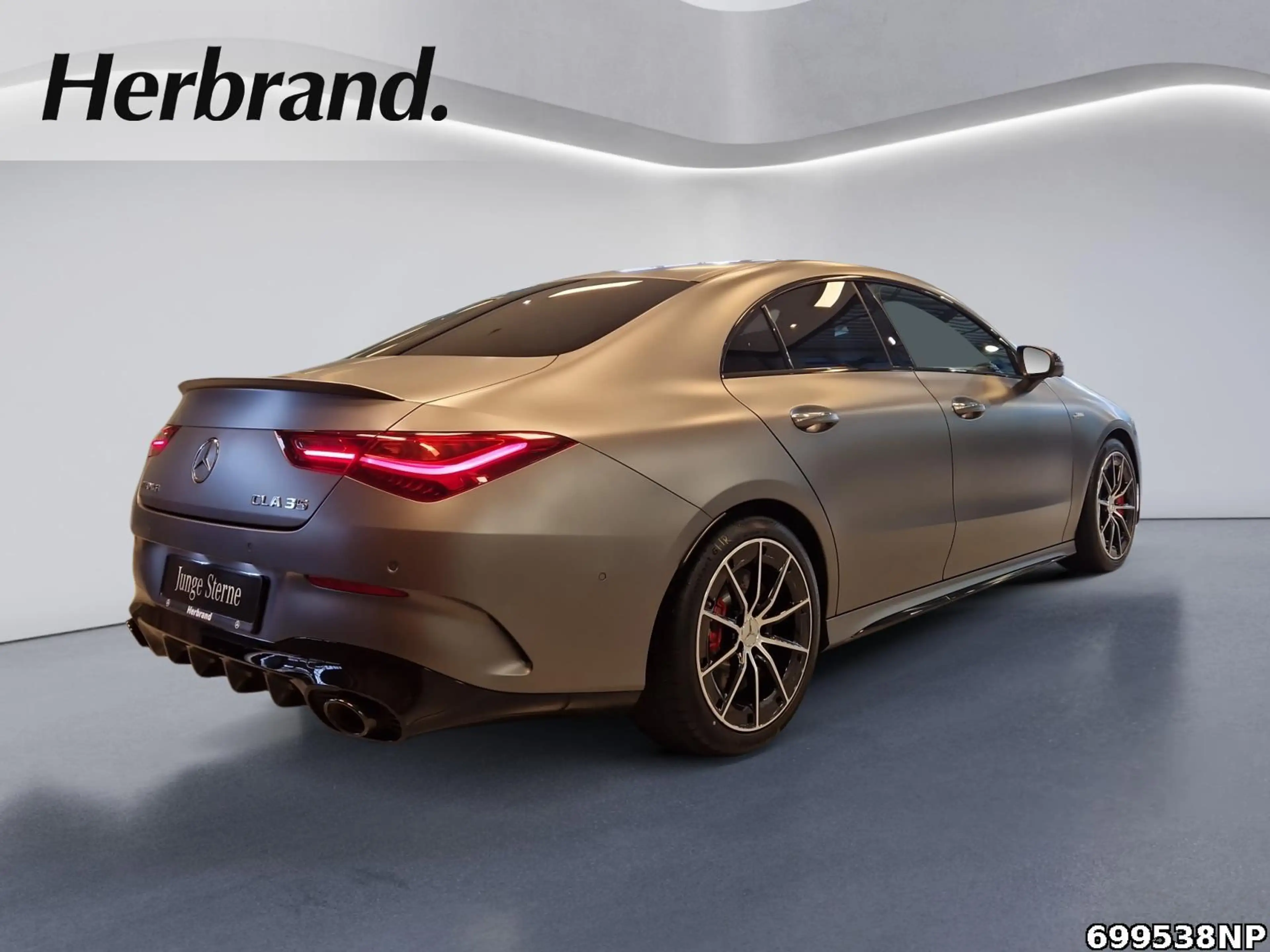 Mercedes-Benz CLA 35 AMG 4M Pano Night Burmester Multibeam 360 — photo 3
