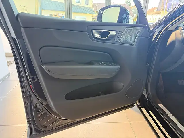 Volvo XC60 B4 Plus Dark AWD Geartronic Ansicht 18