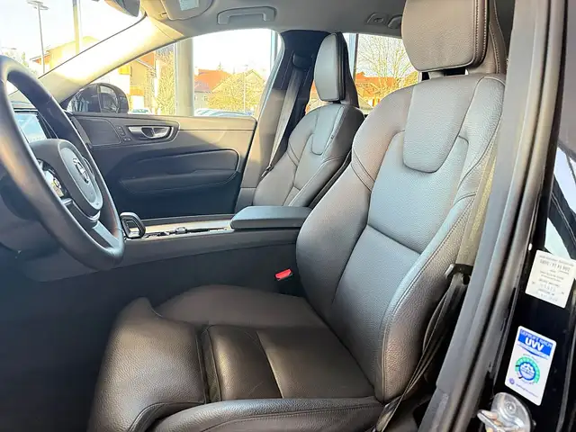 Volvo XC60 B4 Plus Dark AWD Geartronic Ansicht 9