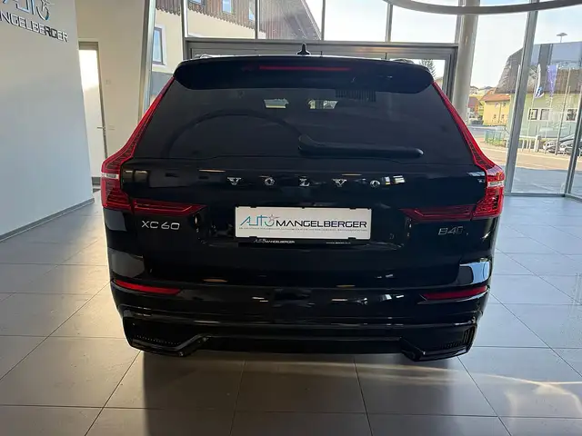 Volvo XC60 B4 Plus Dark AWD Geartronic Ansicht 4