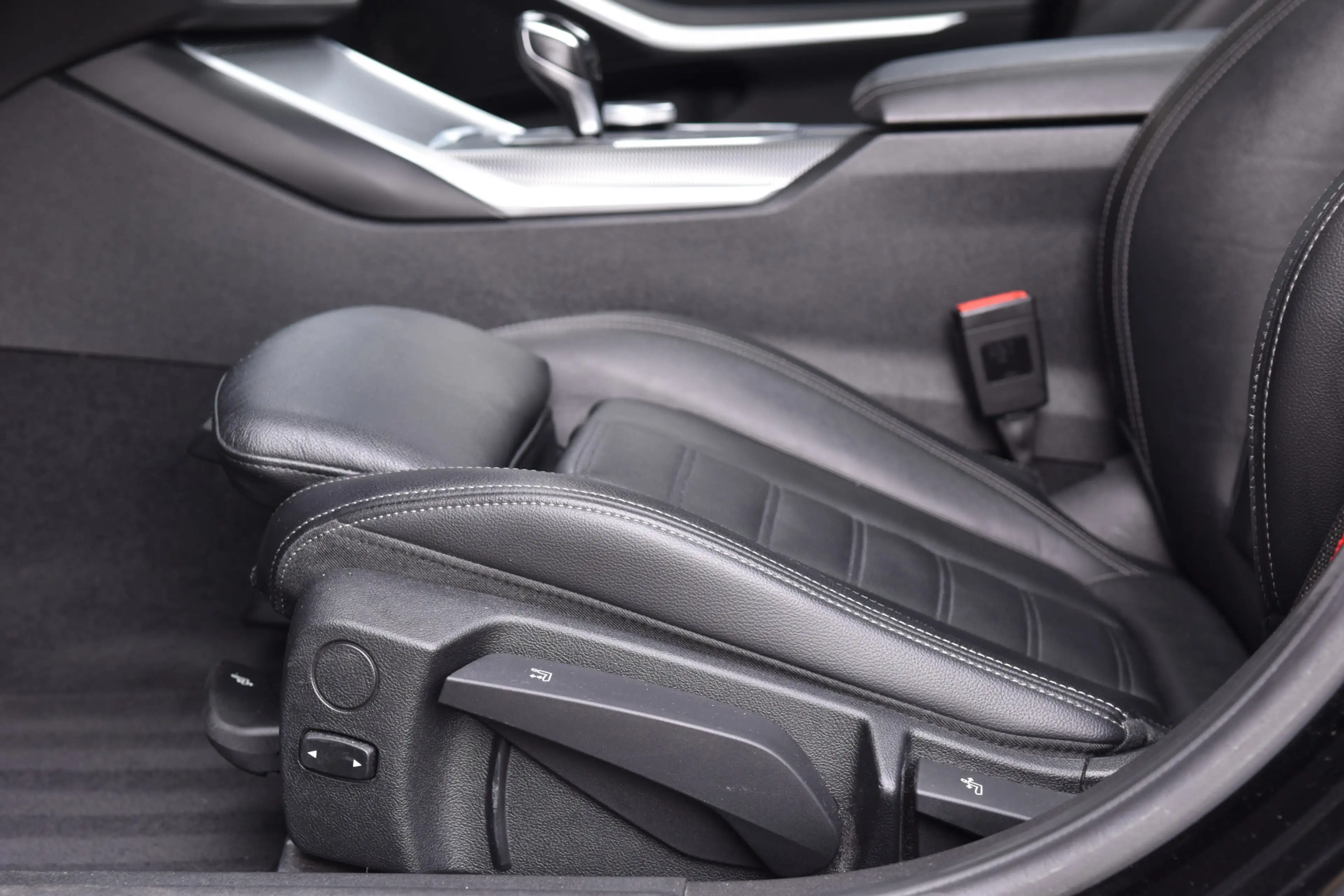 BMW 330 3-serie Touring 330i High Exe * M-Sport * Panorama — photo 11