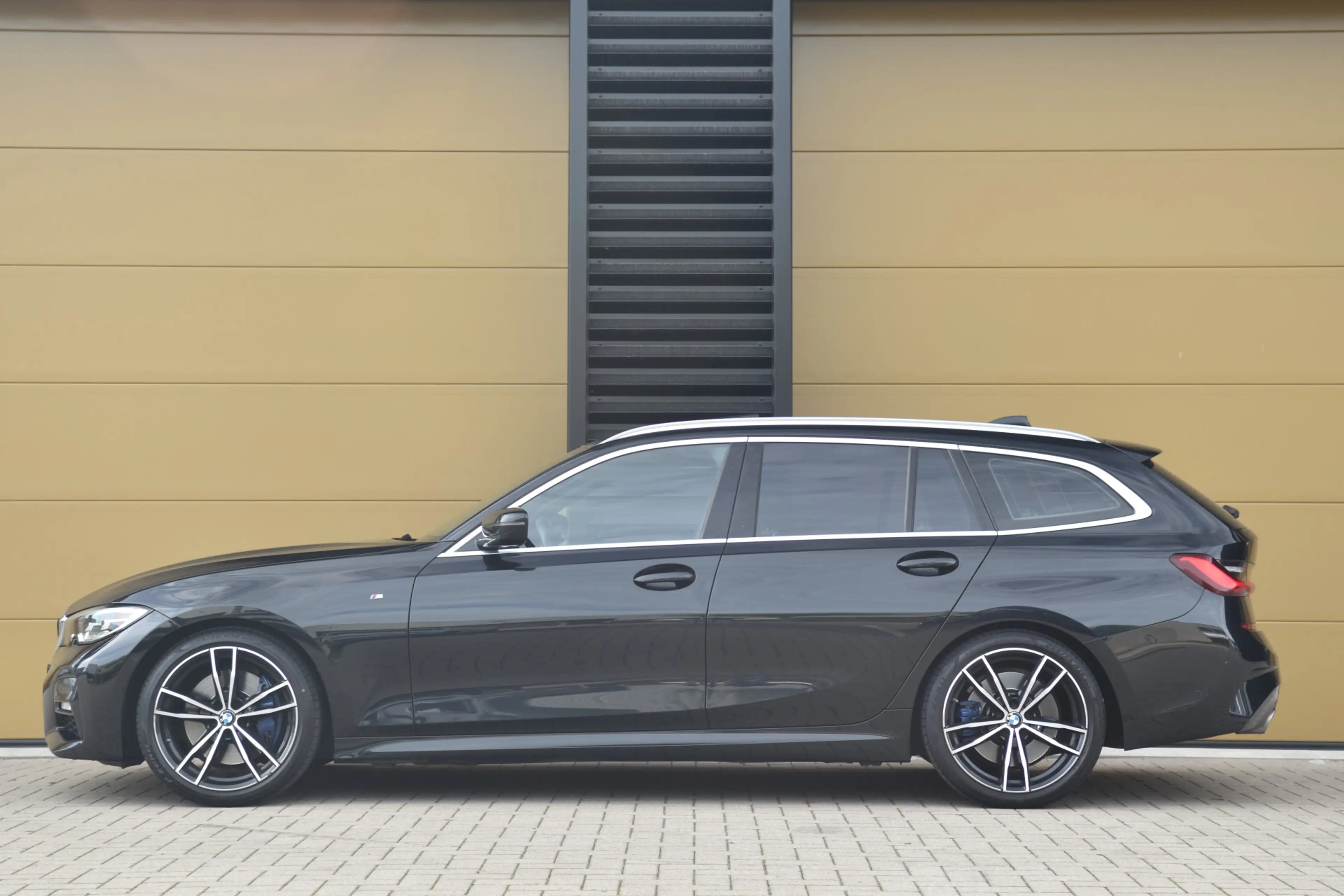 BMW 330 3-serie Touring 330i High Exe * M-Sport * Panorama — photo 2