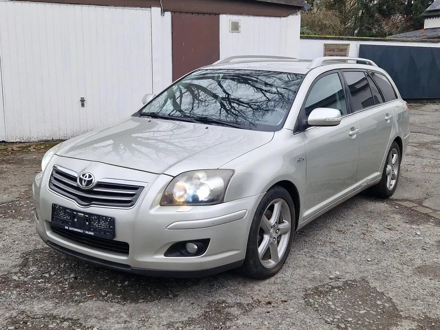 Toyota Avensis 2.2 D-CAT Executive Grau - 2
