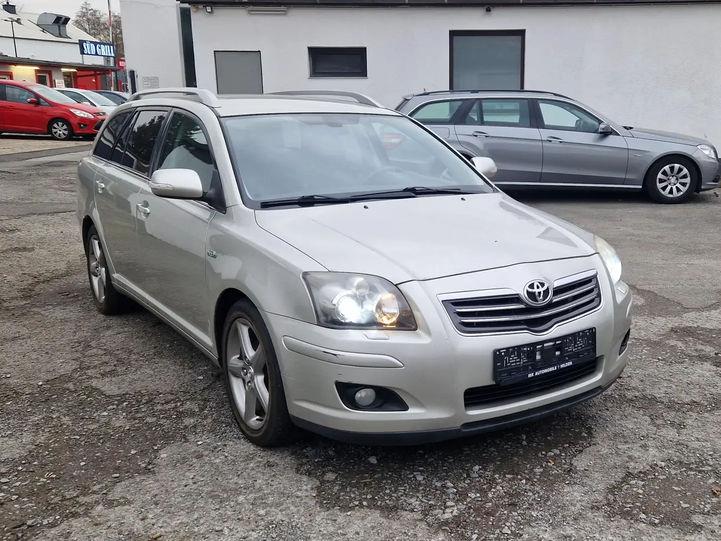 Toyota Avensis 2.2 D-CAT Executive Grau - 1