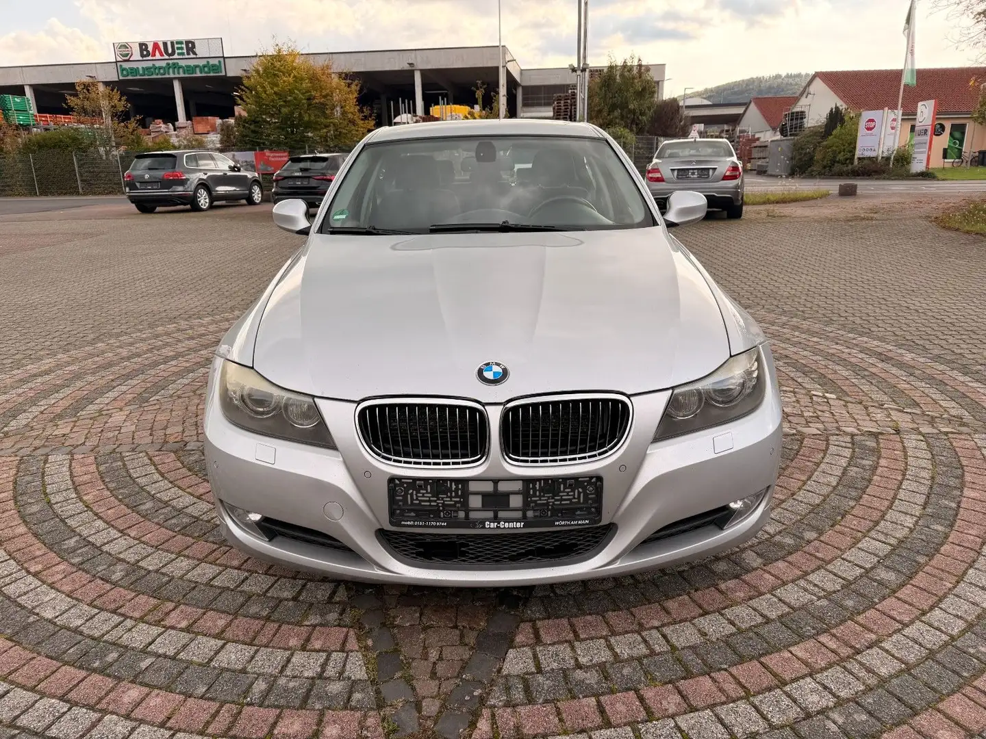 BMW 330 Lim.330d xDrive Navi,Xenon,AHK,PDC,Standheizung Silber - 2