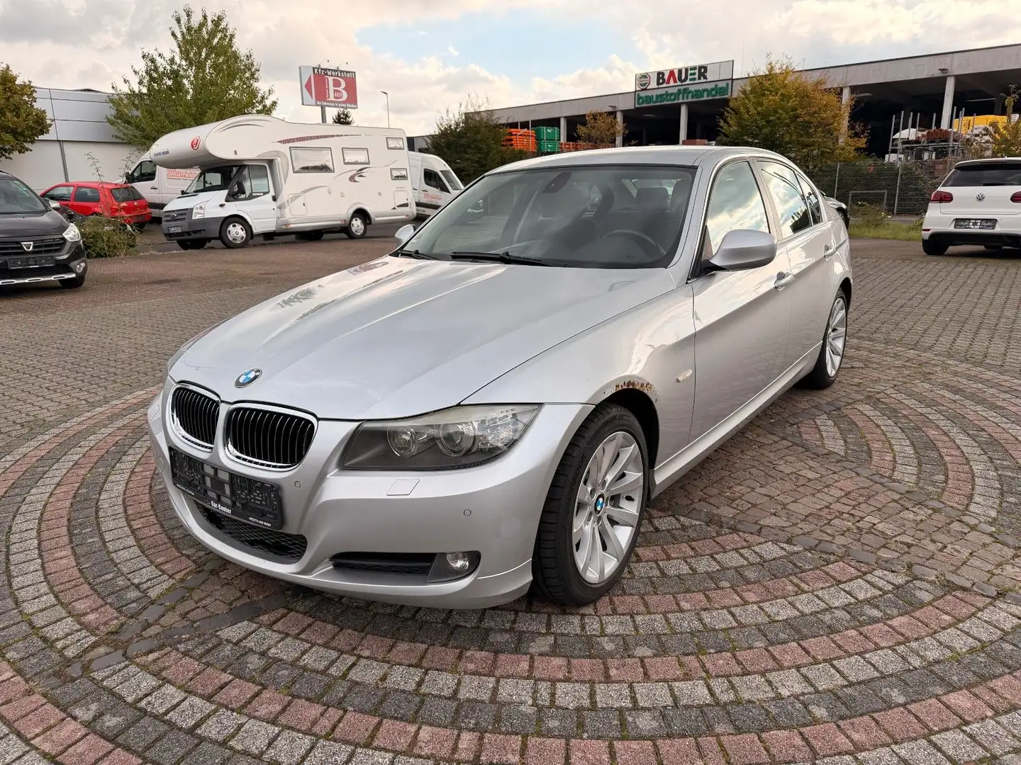 BMW 330 Lim.330d xDrive Navi,Xenon,AHK,PDC,Standheizung Silber - 1