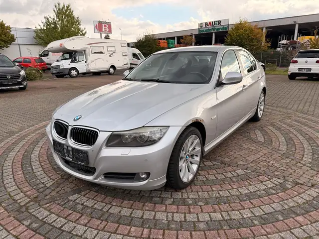 BMW 330 Lim.330d xDrive Navi,Xenon,AHK,PDC,Standheizung