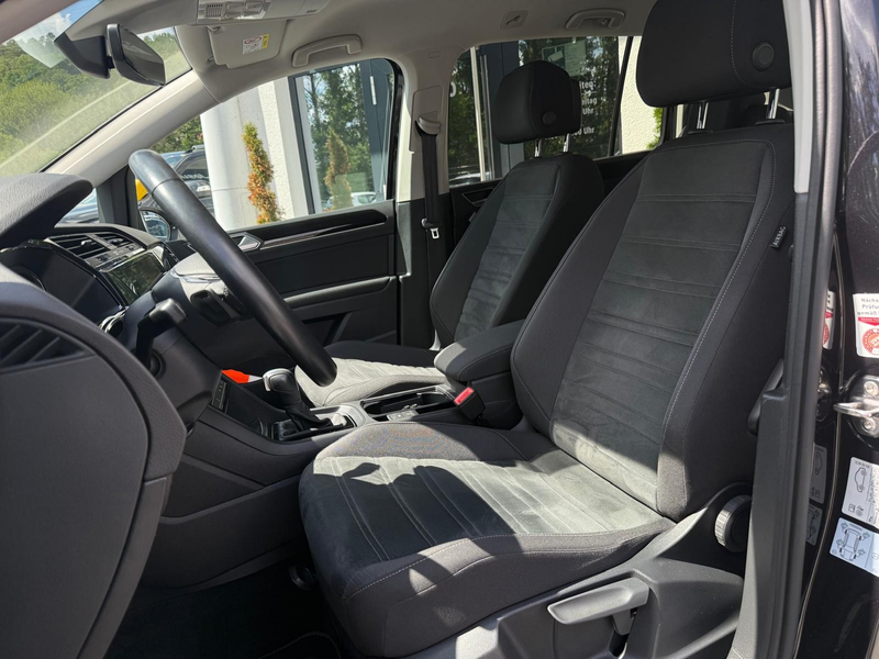 Volkswagen Touran Highline 2.0TDI DSG ACC+LED+NAVI+VIRT+SHZ — photo 8